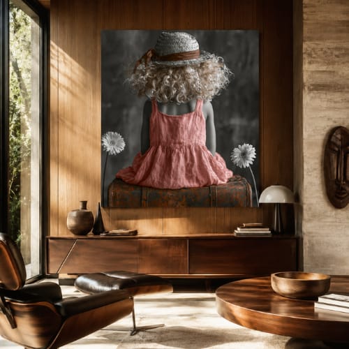 Obra Menina de Costas em ambiente decorado